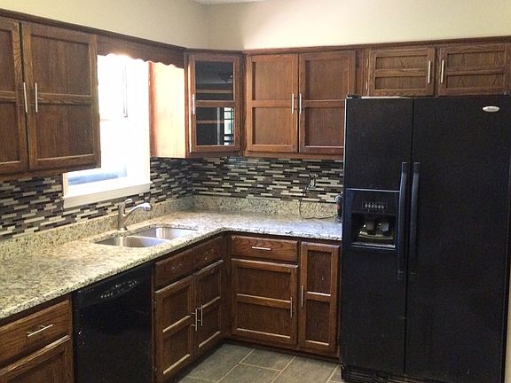 Granite w/ glass backsplash