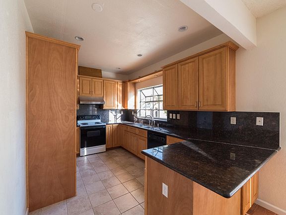 4th image of 4602 Amiens Ave
