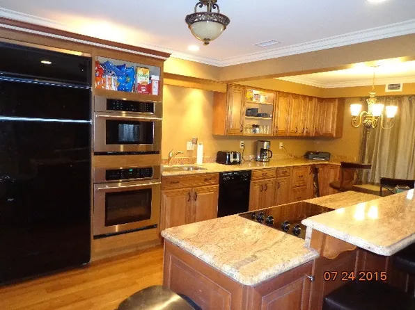 1663 Riverside Dr APT 2, Rochester Hills, MI 48309