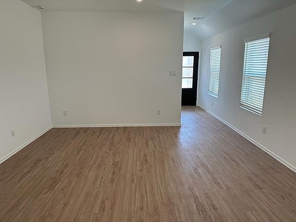 3rd image of 6324 Astoria Park Ln