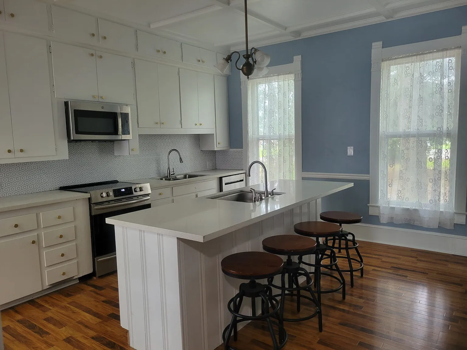 204 W Ehringhaus St — Photo 3