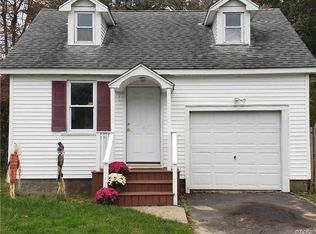 66 Dahlia Dr, Mastic Beach, NY 11951