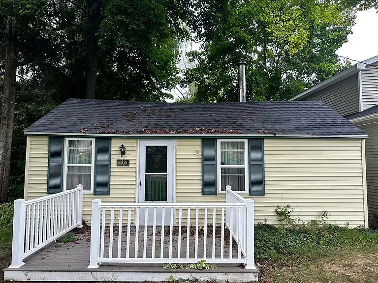 7331 Forest Dr — Photo 1