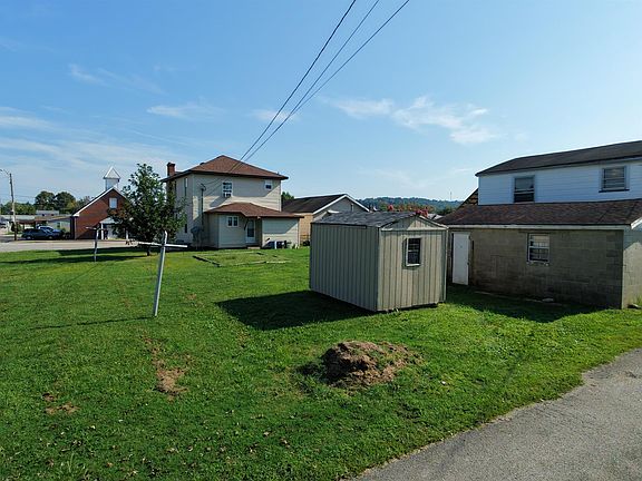 3rd image of 1726 Oak St