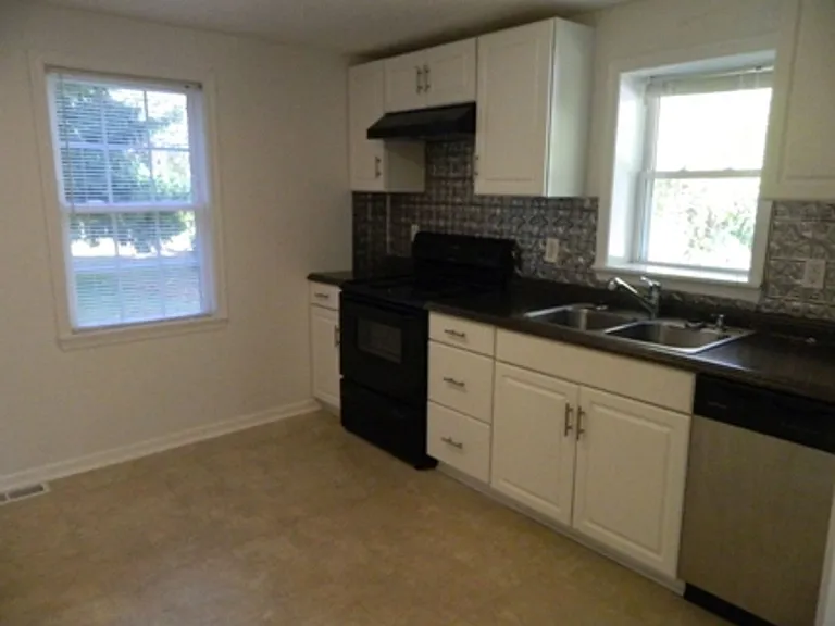 135 Irvington Springs Rd — Photo 8