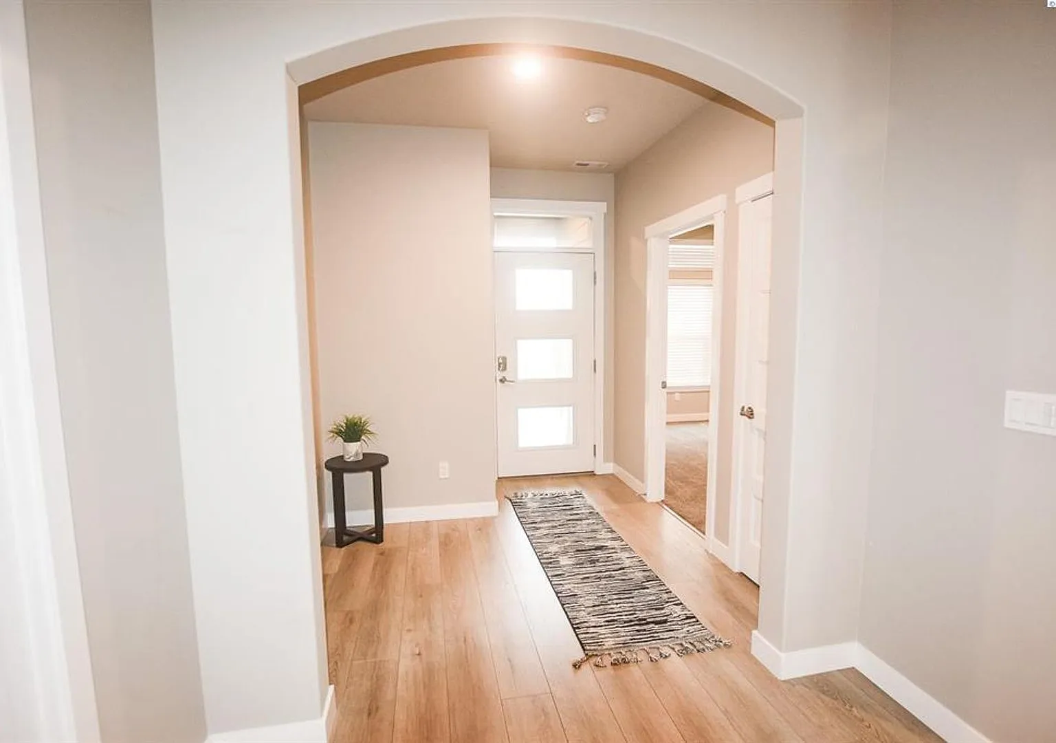 Low-Maintenance Living with Modern Comfort — Photo 4