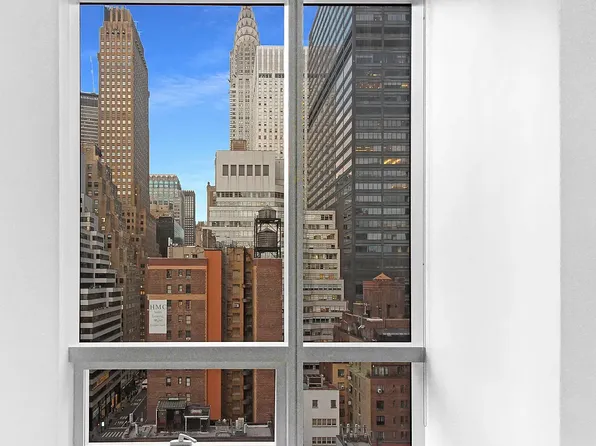 325 Lexington Avenue image 2 of 14