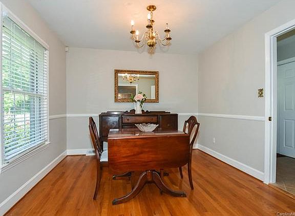 3rd image of 6612 Castlegate Dr