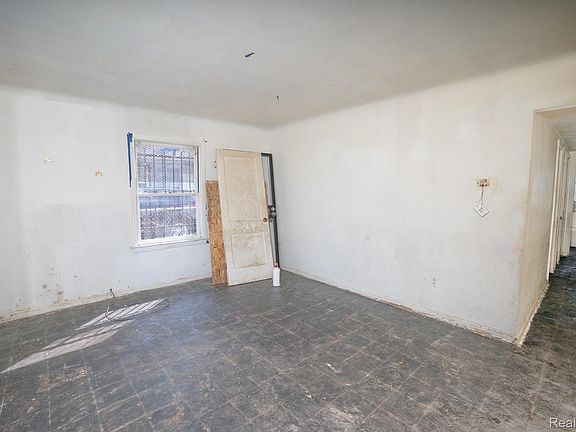 4th image of 20255 Santa Rosa Dr