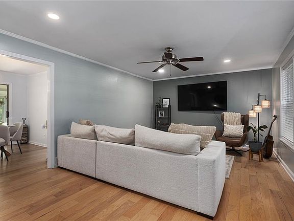 2nd image of 2311 W 76th St