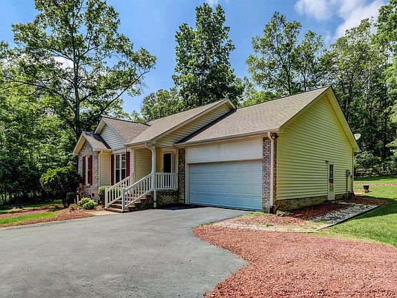 2nd image of 403 Sherwood Ct