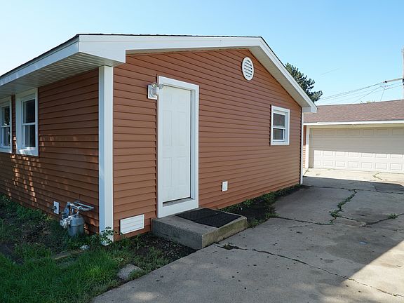 3rd image of 79 Golfview Ln