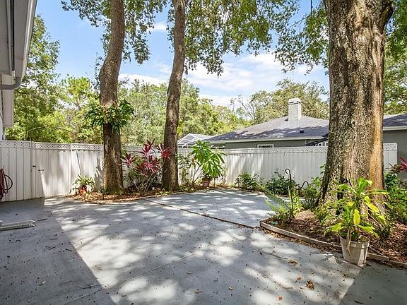 4th image of 4954 Canterbury Dr