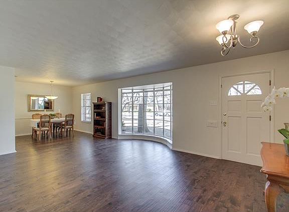 5th image of 1006 Sleepy Hollow Dr