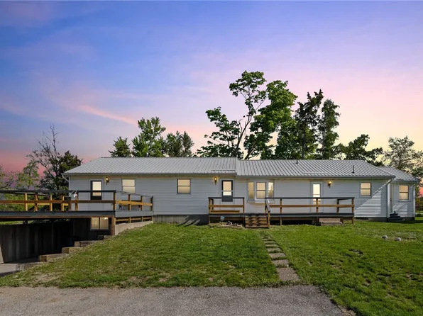 6119 28th Avenue Dr, Vinton, IA 52349