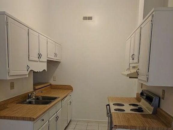 4th image of 454 Peregrine St