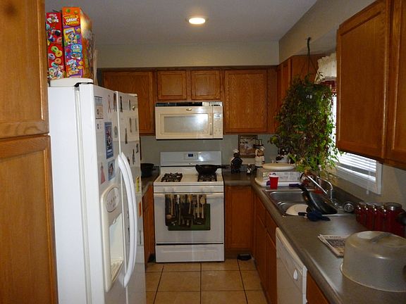 4th image of 944 N Court St