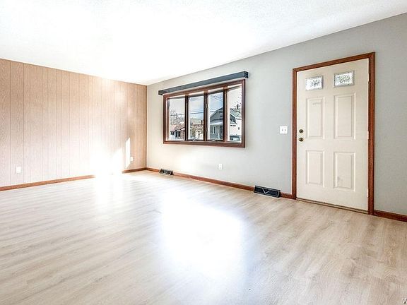 5th image of 32 Hyland Ave
