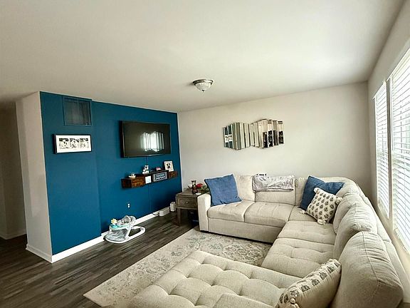 2nd image of 2247 Hunter Ln
