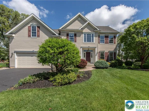 5383 Greenbriar Dr, Bethlehem, PA 18017