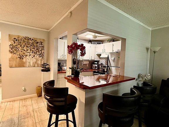 4th image of 355 Oakridge T #355