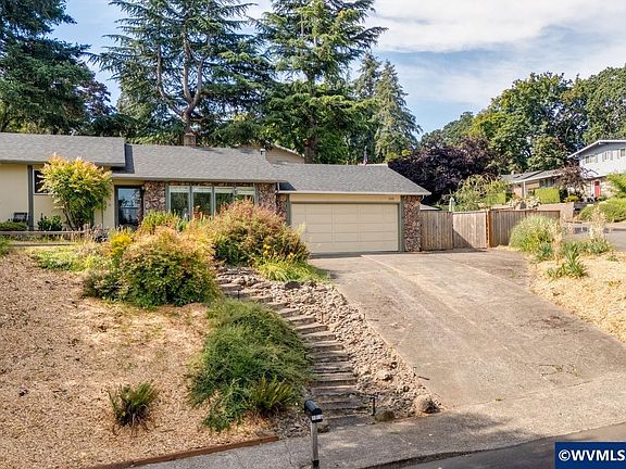 2nd image of 1020 Windemere Dr NW