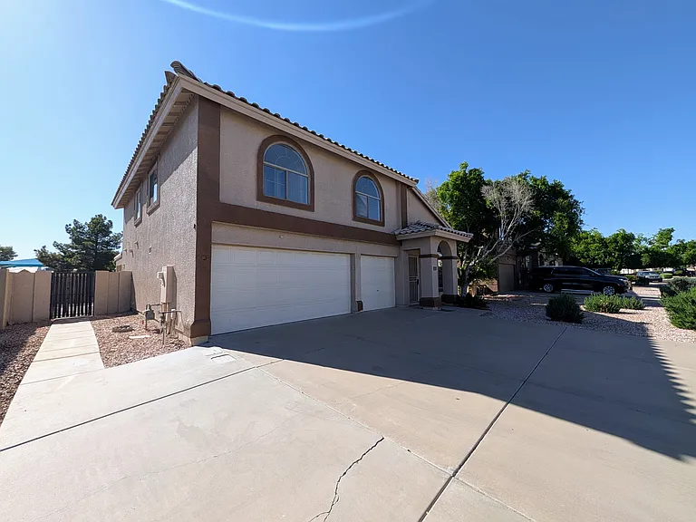 6416 N 78th Ln — Photo 3