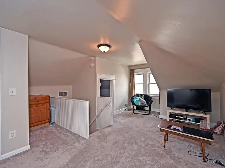 336 Warner St — Photo 17