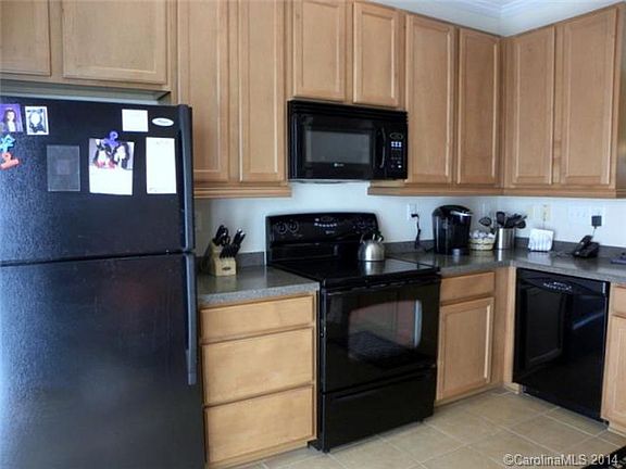 3rd image of 8033 Lynwood Sq