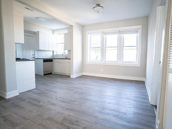4th image of 3319 N Karlov Ave #3E