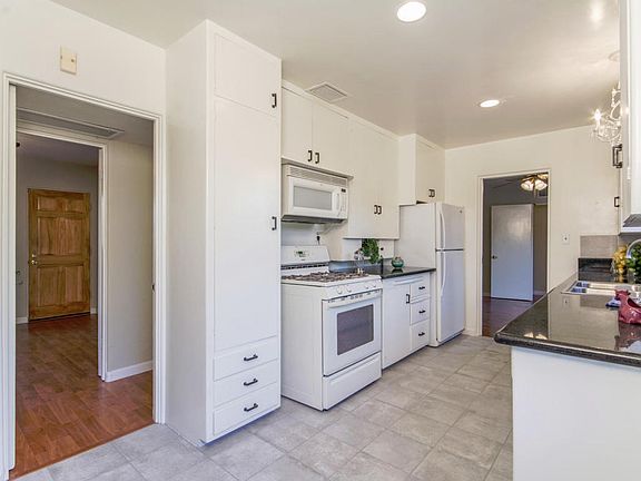 4th image of 1526 W Windsor Avenue