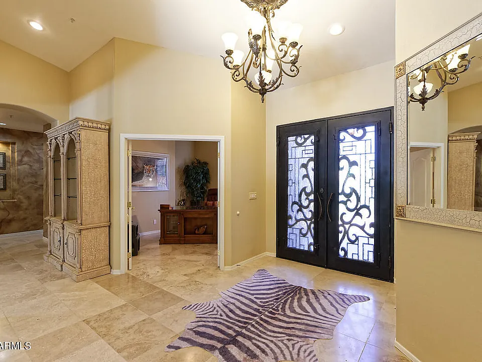 10220 E Cochise Dr