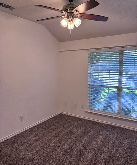 1300 Rosewood Ln — Photo 16