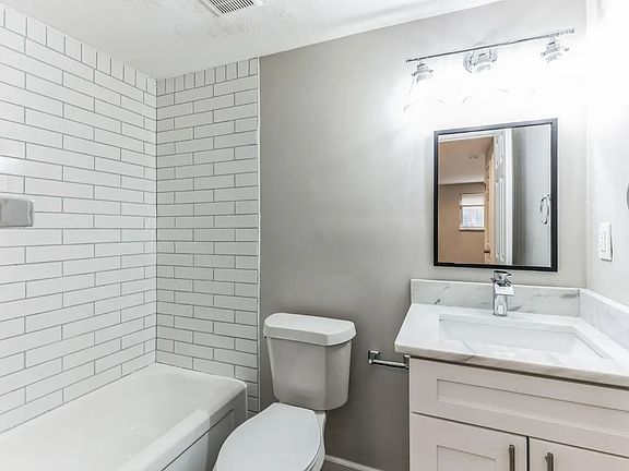 4th image of 1456 W 107th St APT 14