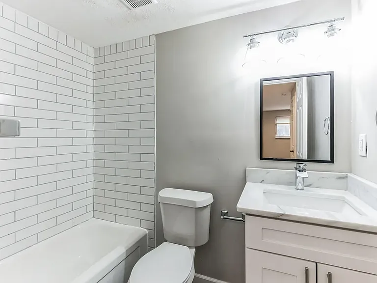 1456 W 107th St #14 — Photo 4