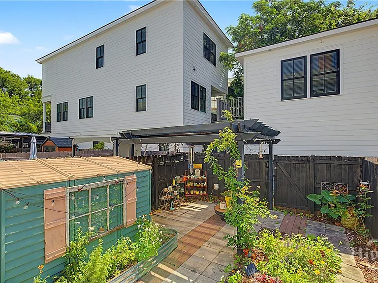 1410 Jefferson St — Photo 3