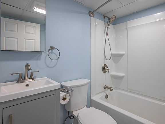 4th image of 133 Raymond Rd #3