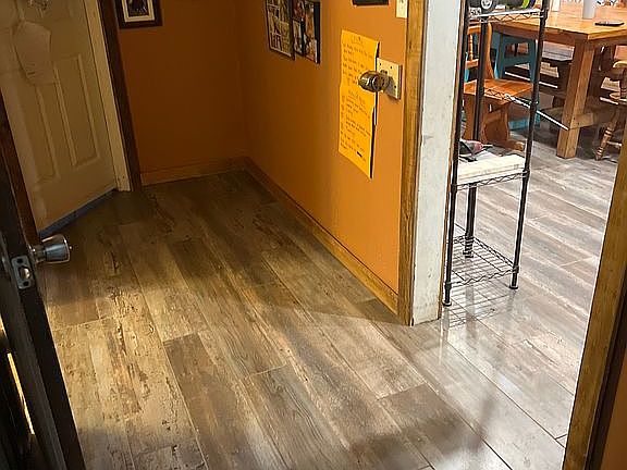 5th image of 121 Carolyn Ln