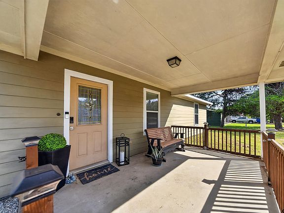 2nd image of 1054 Caroline Ln