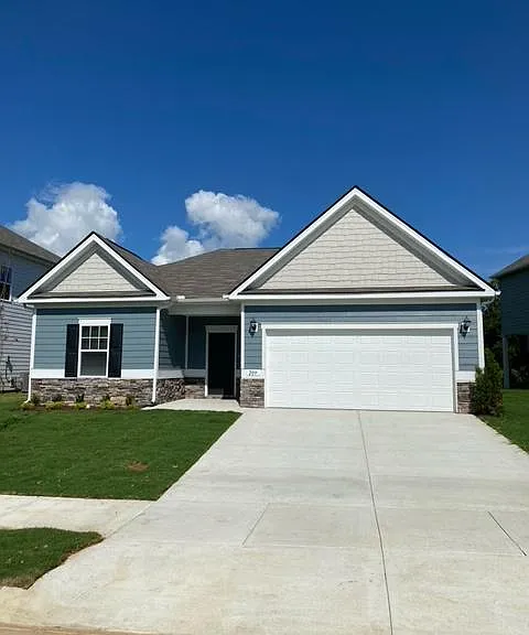 209 Stonewall Rd — Photo 1