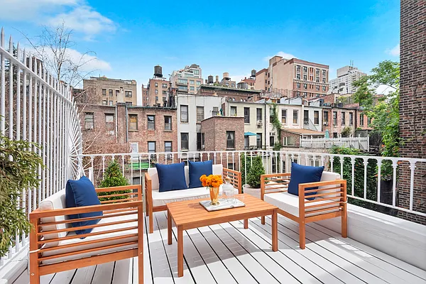 Sold by Douglas Elliman | media 20