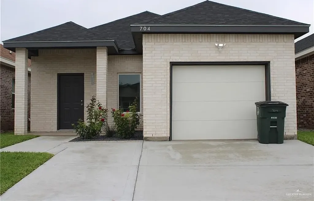 3 bed, 1400 sqft, $1,650 — Photo 1