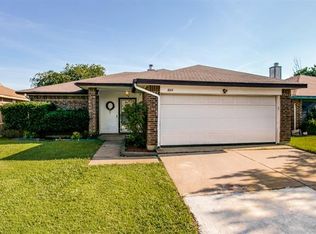 523 Valley Mills Dr, Arlington, TX 76018