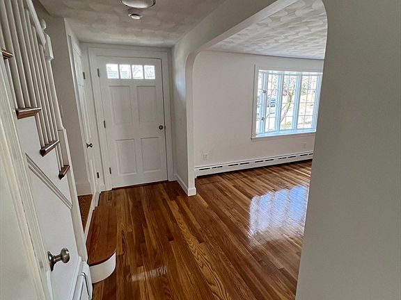 3rd image of 37 Clinton Rd