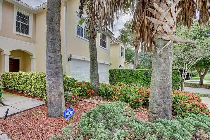 1st image of 1073 Pinewood Lake Ct