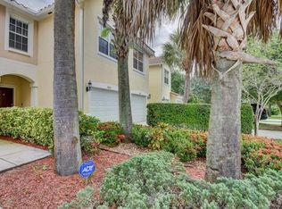 1073 Pinewood Lake Ct, Greenacres, FL 33415
