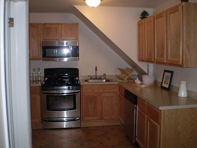 2nd image of 1219 Macarthur Dr