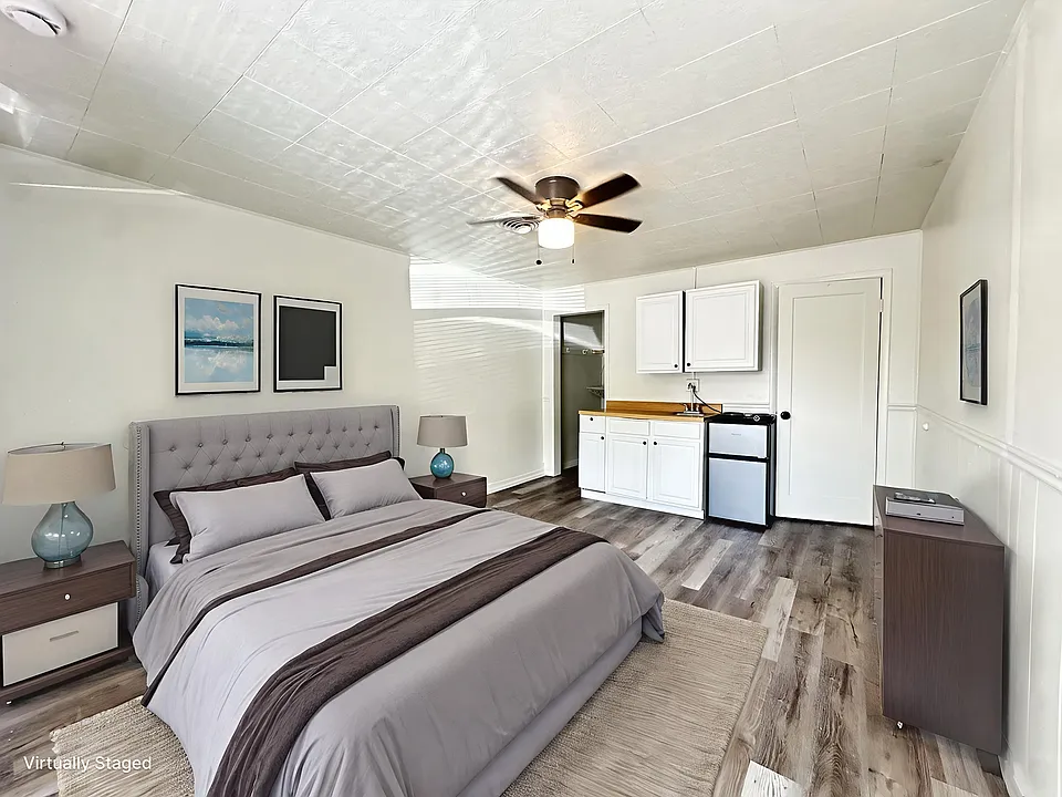 150 S Main St #4