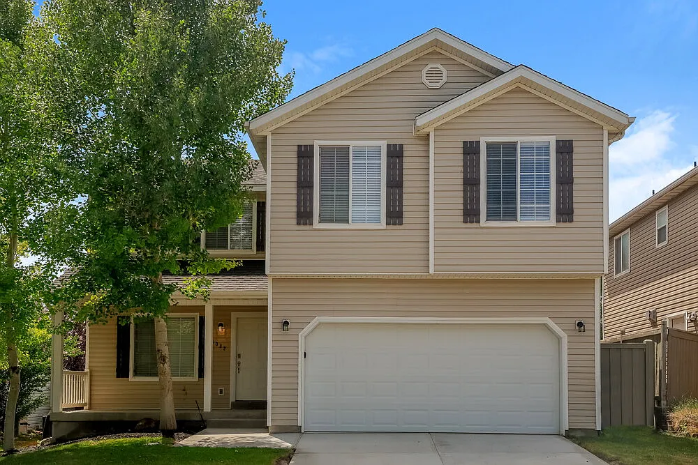 5 bed, 2.5 bath, 1823 sqft, $2,180 — Photo 1
