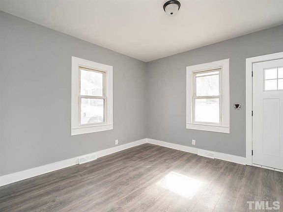 4th image of 1038 Elwood St